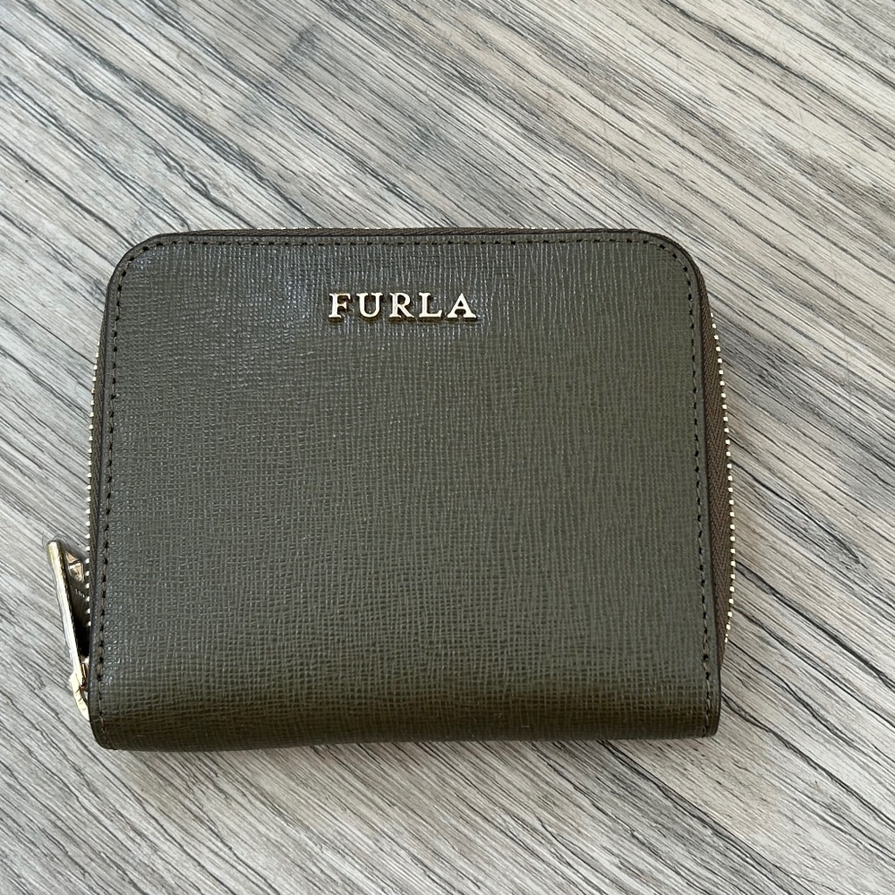 New Furla Classic Small Saffiano Leather Zip Around Black Wallet